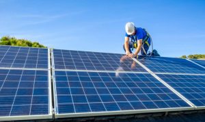 Installation et mise en production des panneaux solaires photovoltaïques à Petite-Forêt
